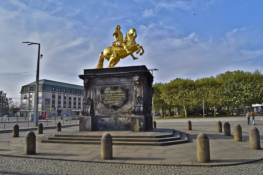Dresden: Guided Segway Tour - The Königsufer and Dresden’s river view