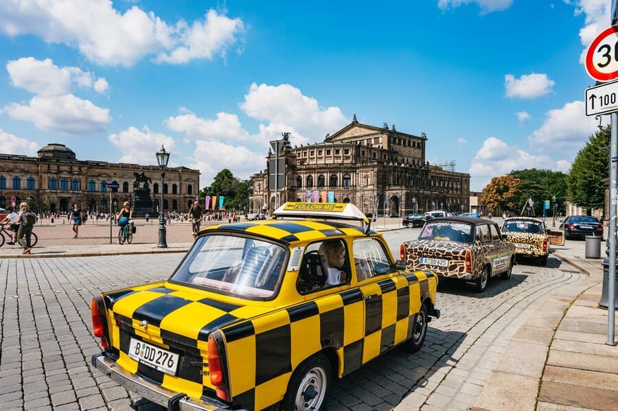 Dresden: Guided Sightseeing Tour in Classic Trabi Car - Yenidze and Dresden Neustadt