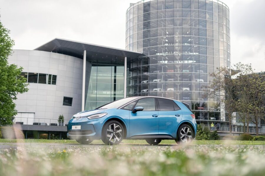 Dresden: Guided tour VW factory , test drive & food - Key points to know before you book