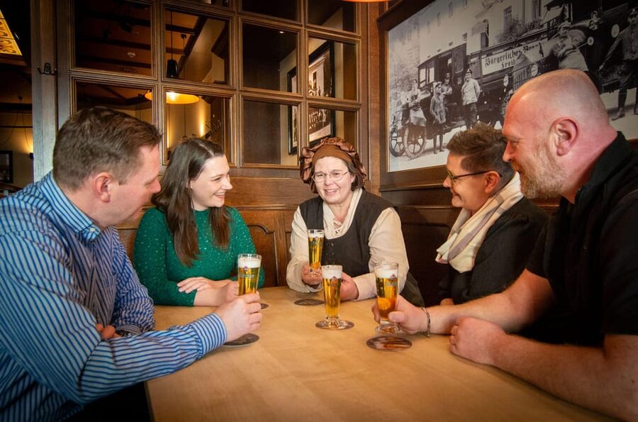Dresden: Guided Tour with Beer Tasting - DRESDEN 1900 Museumsgastronomie and the final toast