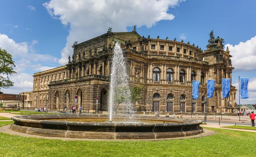 Dresden: Guided Tour with Beer Tasting - The guide can make or break the experience
