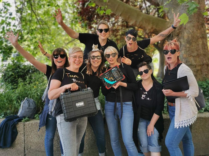Dresden: Krimi Outdoor Escape Game “Mord am Elbufer” - Puzzle difficulty and the role of the guide