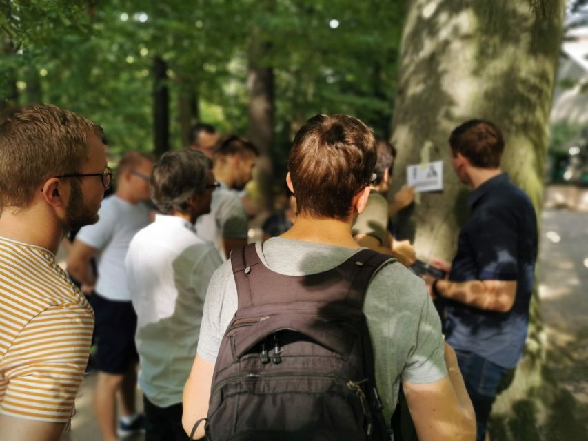 Dresden: Krimi Outdoor Escape Game “Mord am Elbufer” - The final case review and group photo