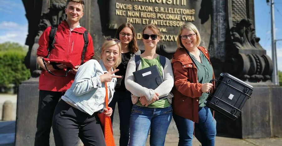Dresden: Krimi Outdoor Escape Game “Mord am Elbufer” - Meeting at the Golden Rider