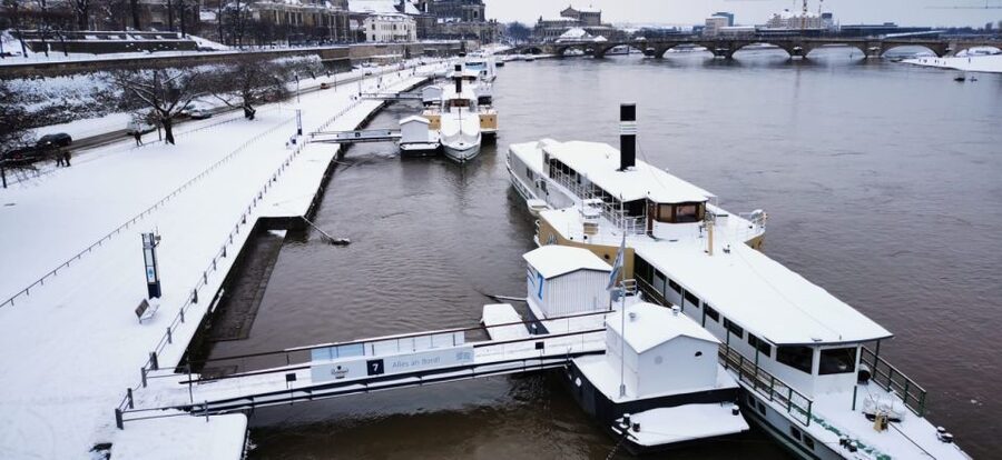 Dresden: Paddle Steamer Winter Cruise to Pillnitz - The Old Town from the Elbe