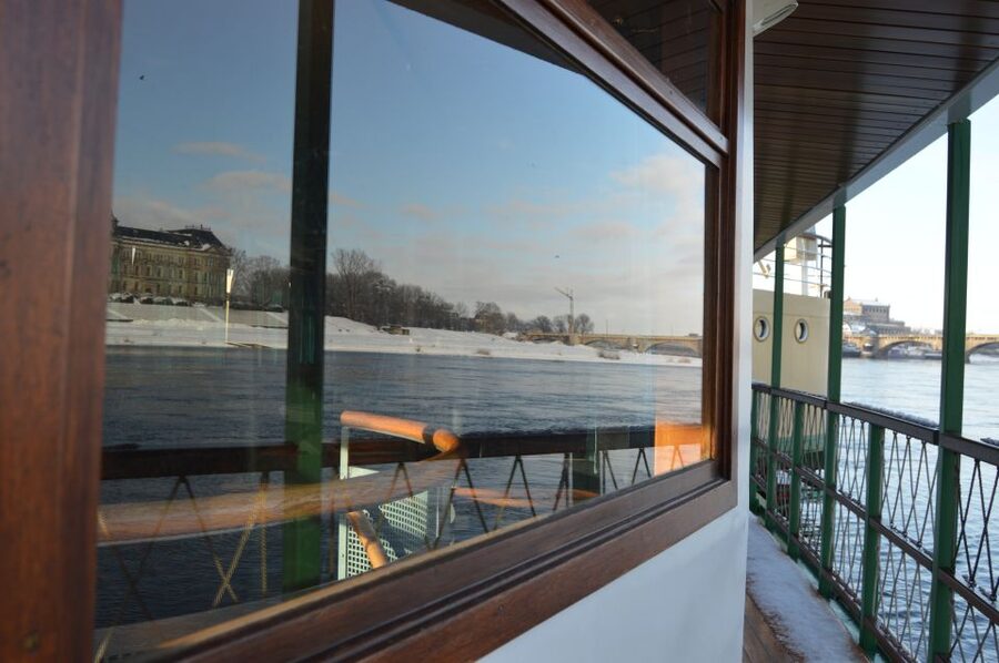 Dresden: Paddle Steamer Winter Cruise to Pillnitz - The three Elbe castles and the Blue Wonder Bridge