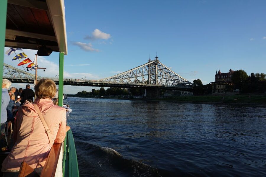 Dresden: River Sightseeing Boat Cruise - Food, drinks, and the practical comfort of the boat