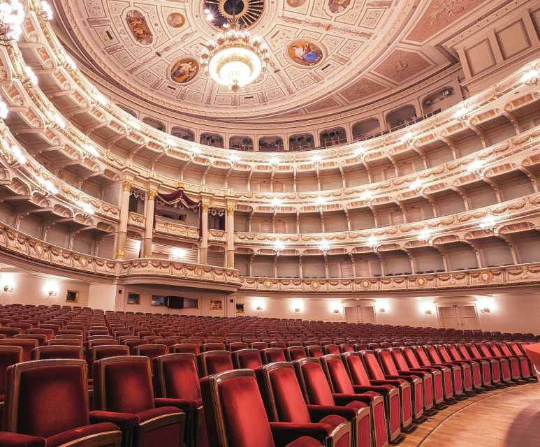 Dresden: Semperoper Guided Tour for Families - A closer look at the 45-minute route
