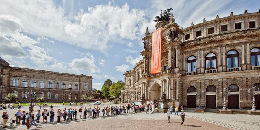 Dresden: Semperoper Tickets and Guided Tour - The decorated rooms and the art of rebuilding
