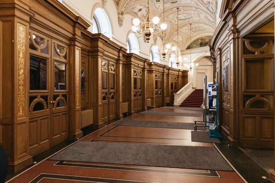 Dresden: Semperoper Tickets and Guided Tour - What the guides add to the visit