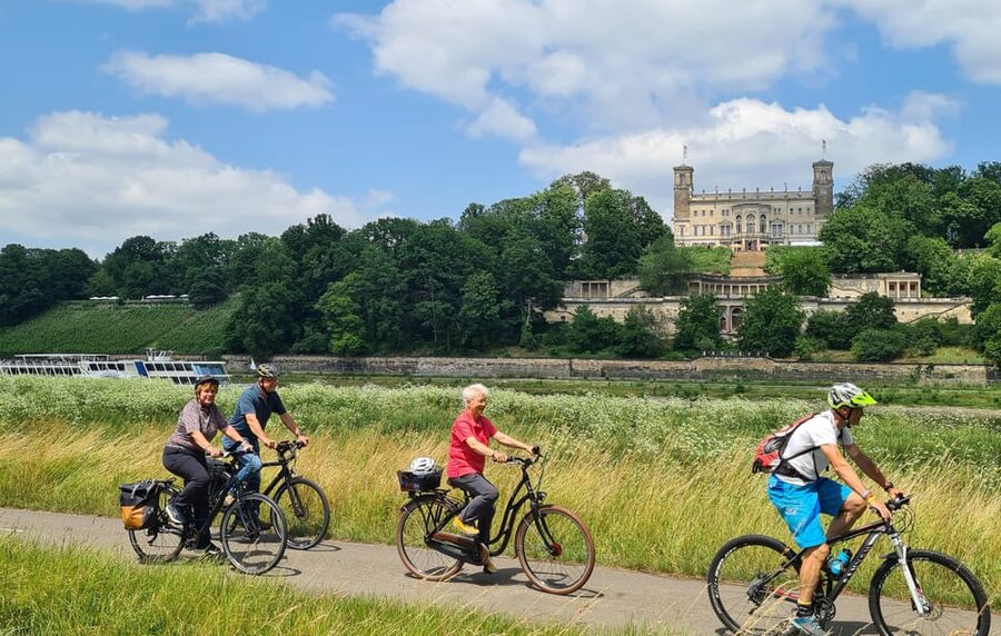 Dresden Sightseeing per Rad mit Guide, Prosecco, Eierschecke - Dresden’s Old Town by bicycle
