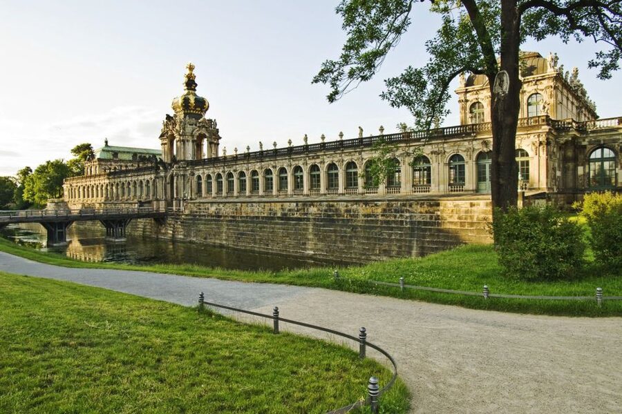 Dresden: Smile Tour with Prosecco - Starting at Martin Luther beside Frauenkirche