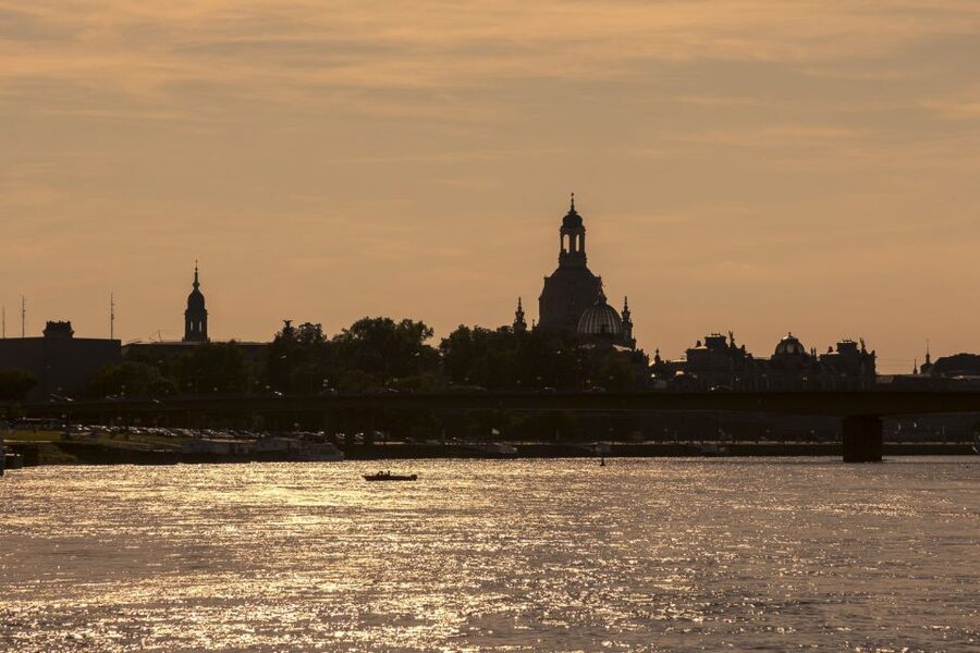 Dresden: Smile Tour with Prosecco - Frauenkirche and Dresden’s difficult past