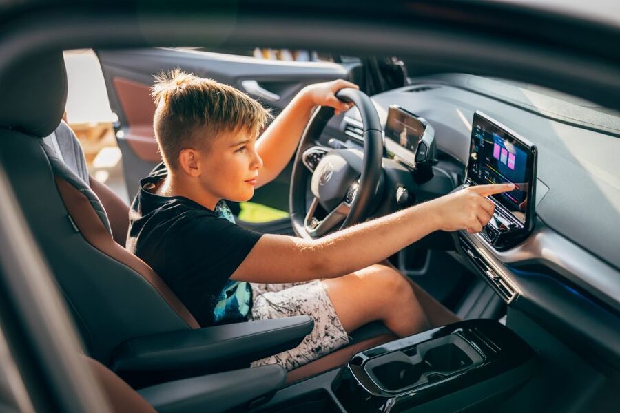 Dresden: Special Tour for Children & Families - Meeting the Volkswagen ID.3 up close