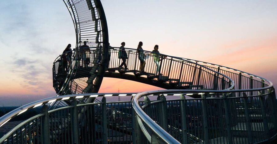Duisburg: Guided Evening Tour at "Tiger and Turtle" - Why Tiger & Turtle works so well after dark
