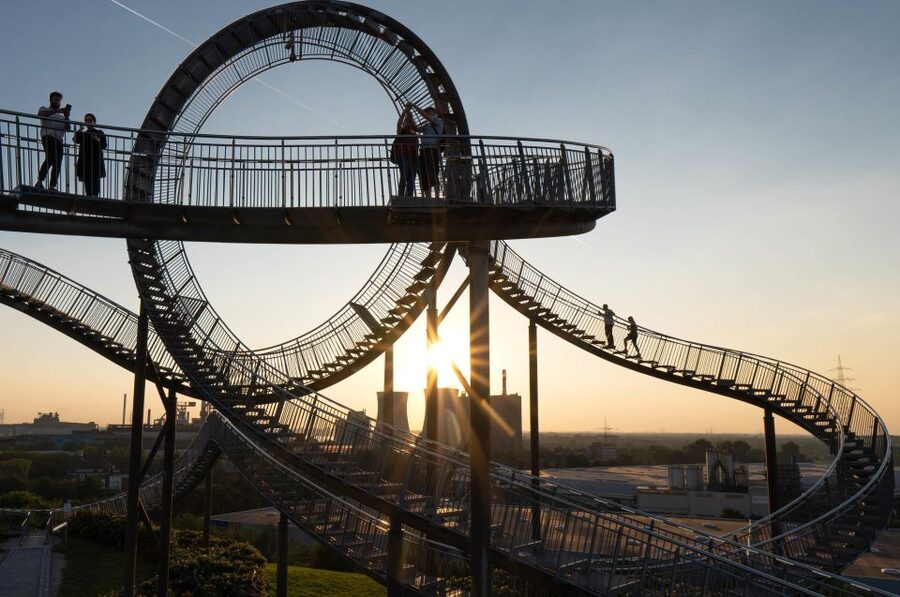 Duisburg: Guided Evening Tour at "Tiger and Turtle" - The walk up Heinrich-Hildebrandt Höhe