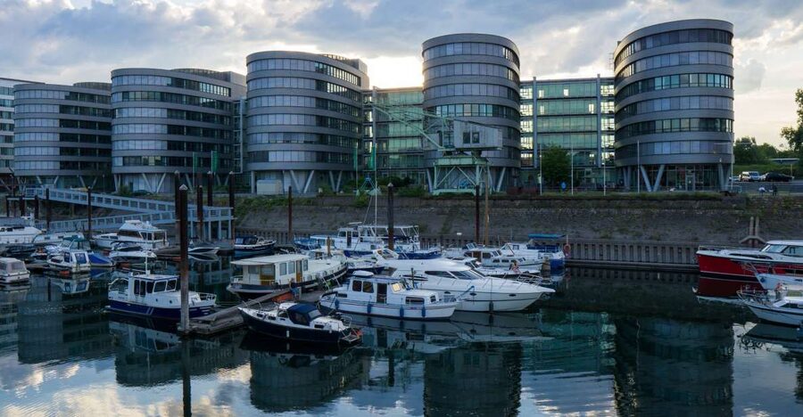 Duisburg: Guided Walking Tour through the inner harbour - Following the old grain trade