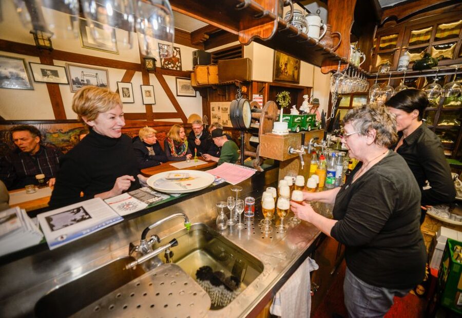 Duisburg-Ruhrot: Historic Harbor Pub Tour - The route through Zum Itze, Taverne, and Zum Hübi