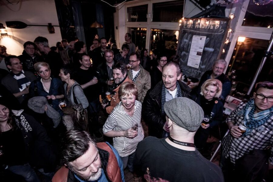 Duisburg-Ruhrot: Historic Harbor Pub Tour - Ending on Horst-Schimanski-Gasse