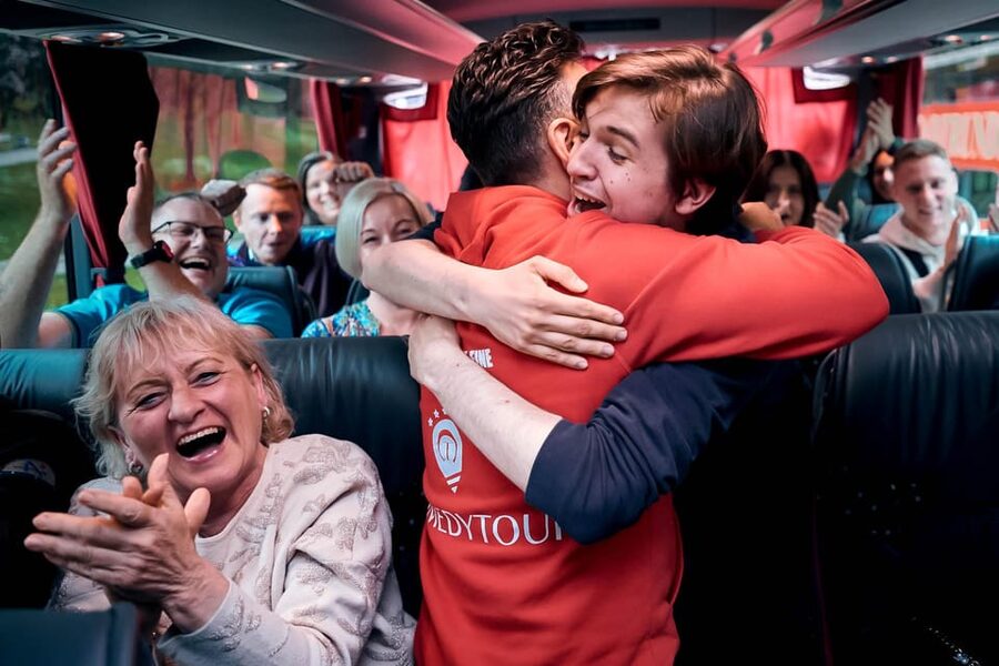 Düsseldorf: 1.5-Hour Comedy Bus Tour - Why the small group matters