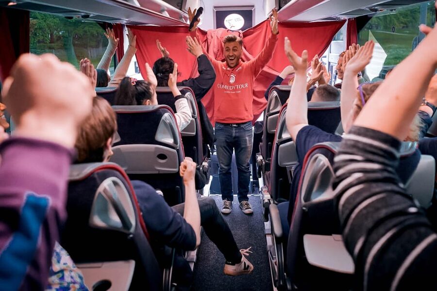 Düsseldorf: 1.5-Hour Comedy Bus Tour - The guide can make or break the ride