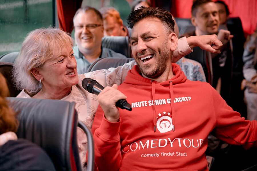 Düsseldorf: 1.5-Hour Comedy Bus Tour - Who will enjoy this Düsseldorf bus tour?