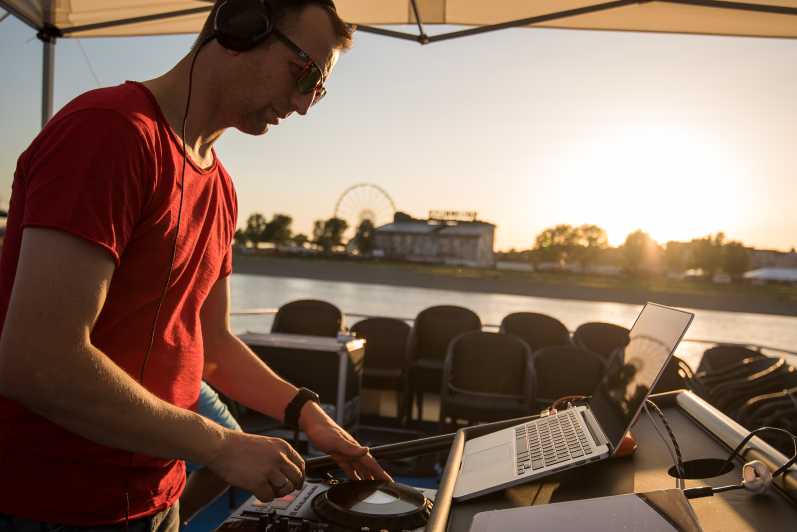 Düsseldorf: 2-Hour Evening Rhine River Cruise with Live DJ - Key points to know before boarding