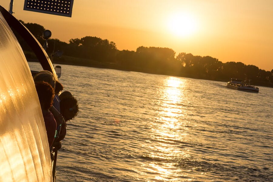 Düsseldorf: 2-Hour Evening Rhine River Cruise with Live DJ - What the $34 ticket really buys you
