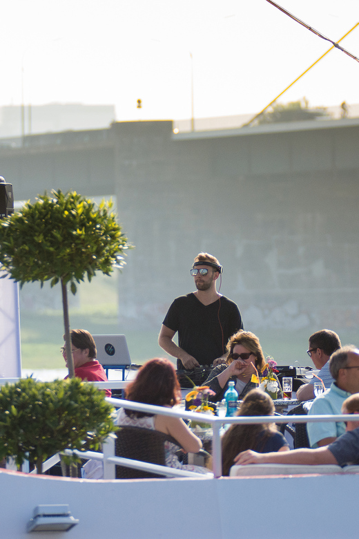 Düsseldorf: 2-Hour Evening Rhine River Cruise with Live DJ - Who will enjoy this Rhine cruise most