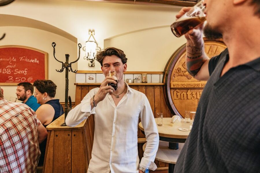 Düsseldorf: Altbier-Safari Beer Walking Tour - Why Altbier matters in Düsseldorf