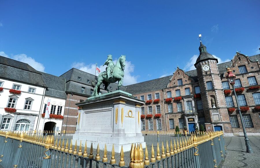 Düsseldorf: Altstadt Guided Tour - St. Lambertus and the mystery of the crooked tower