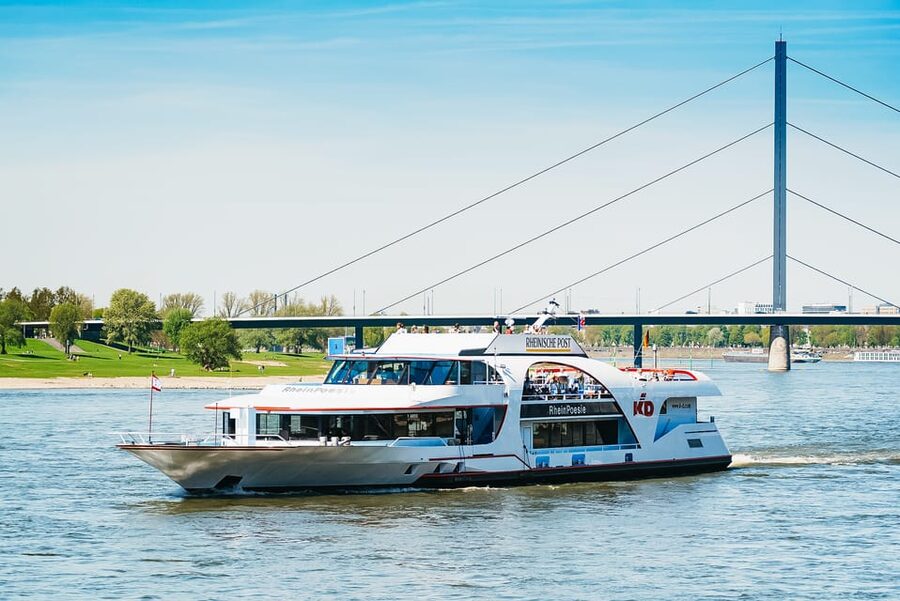 Düsseldorf: City Sightseeing Cruise on the Rhine - Choosing Between the Upper Deck and Indoor Seating
