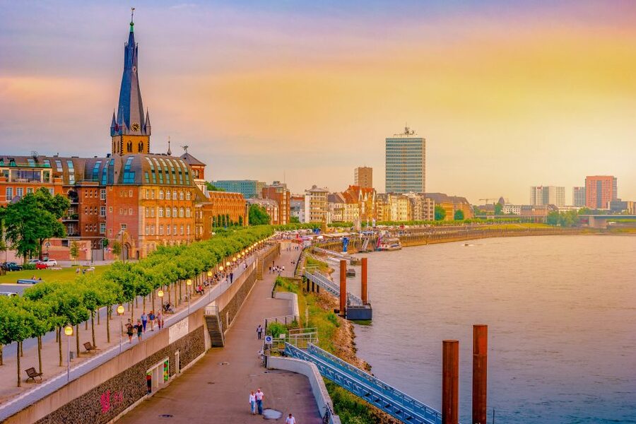 Düsseldorf: Classic City Segway Tour - Returning by the Oberkasselerbrücke