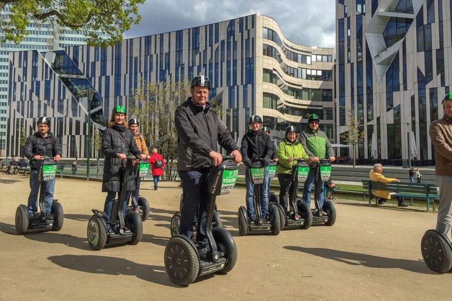 Düsseldorf: Classic City Segway Tour - Tonhalle and expressionist architecture