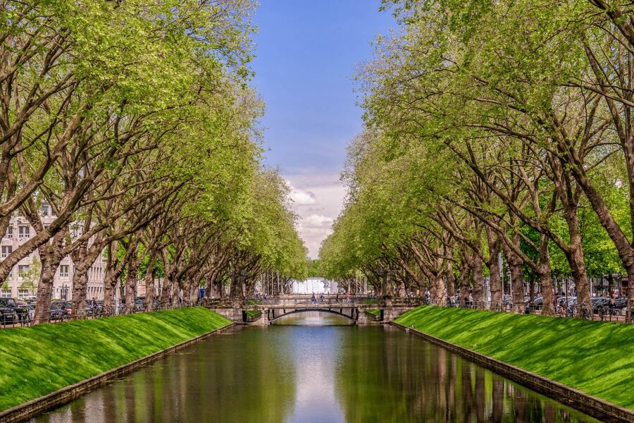 Düsseldorf: Classic City Segway Tour - Entering the old town and the world’s longest bar