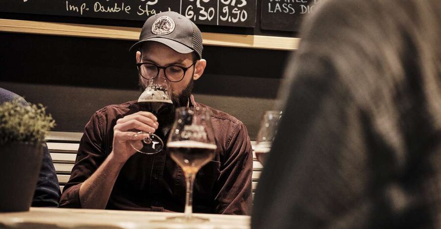 Düsseldorf: Craftbeer & Streetfood - At Brauhaus Zum Schlüssel, water and malt take center stage