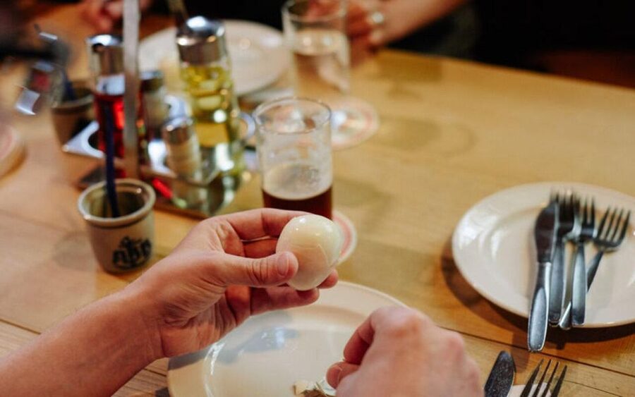 Düsseldorf: Culinary Soul Guided Tour - Uerige and the character of a local brewery