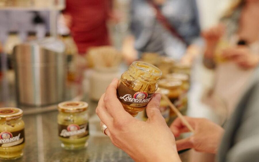 Düsseldorf: Culinary Soul Guided Tour - Carlsplatz market is the tour’s strongest stop