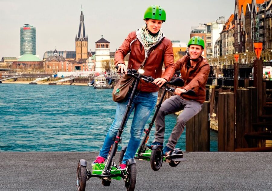 Düsseldorf: E-Scooter City Tour - Starting beside the Rhine Tower