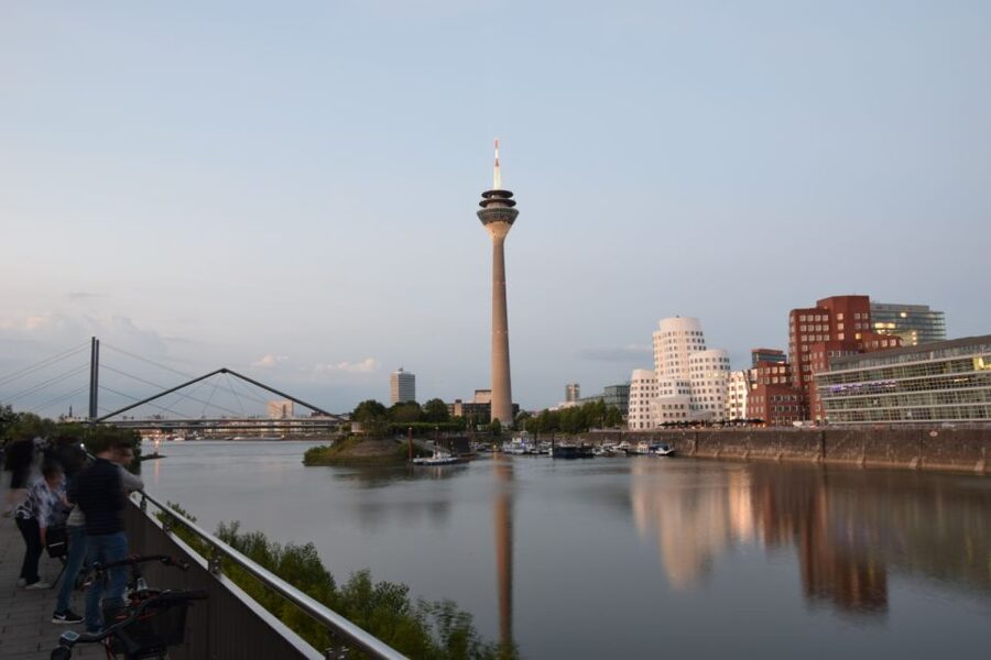 Düsseldorf: E-Scooter City Tour - Returning through Schadowstraße