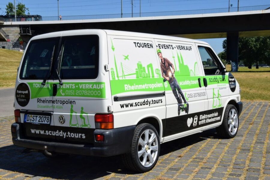 Düsseldorf: E-Scooter City Tour - Following the Rhine to Burgplatz