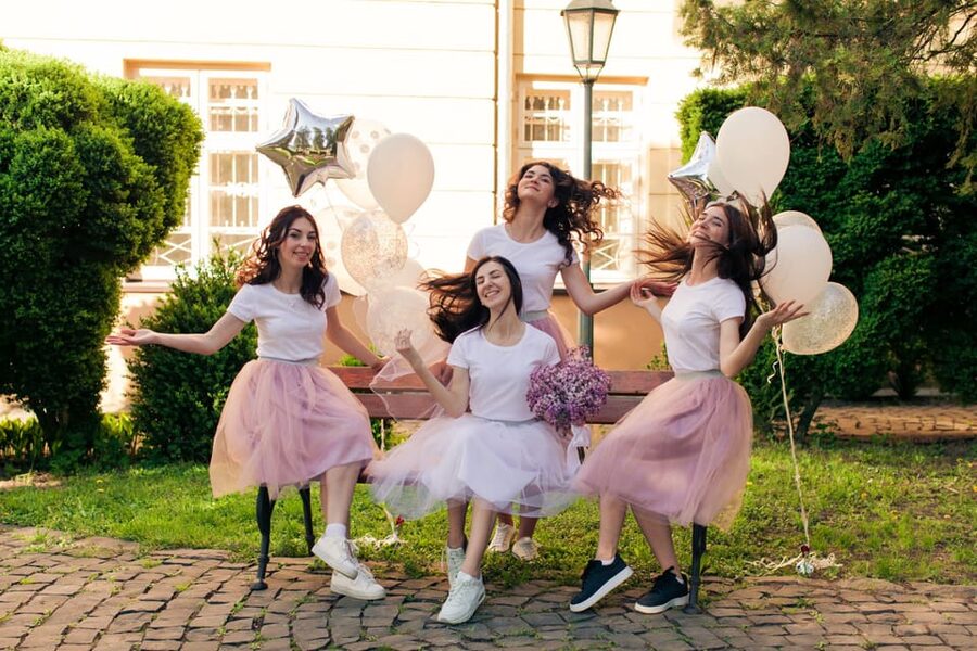 Düsseldorf: Girls-only-tour with shots, party, fun & games - Key things to know before booking