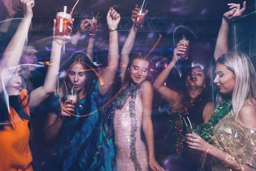 Düsseldorf: Girls-only-tour with shots, party, fun & games - The Radschlag contest and party games