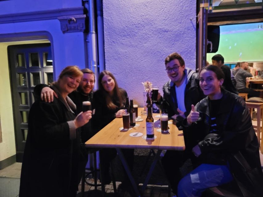 Düsseldorf: Guided Beer Tour with 4 Beers & a Flexible Route - Walking through Altstadt between stops