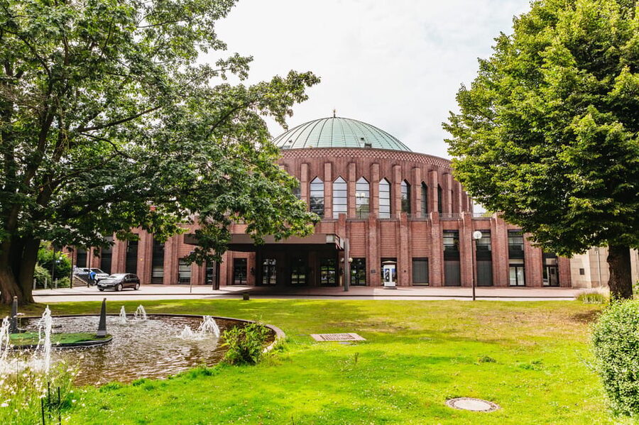 Düsseldorf: Guided City Architecture Walking Tour - Königsallee, beyond the shopping image
