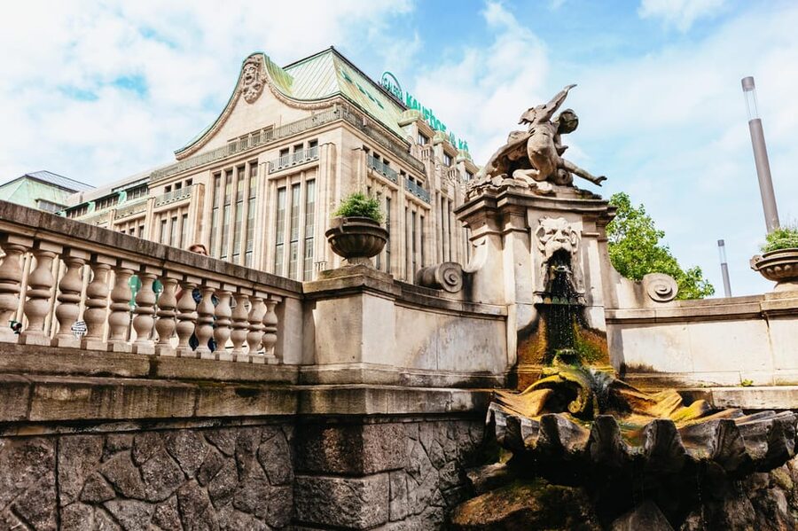 Düsseldorf: Guided City Architecture Walking Tour - What the guides do best
