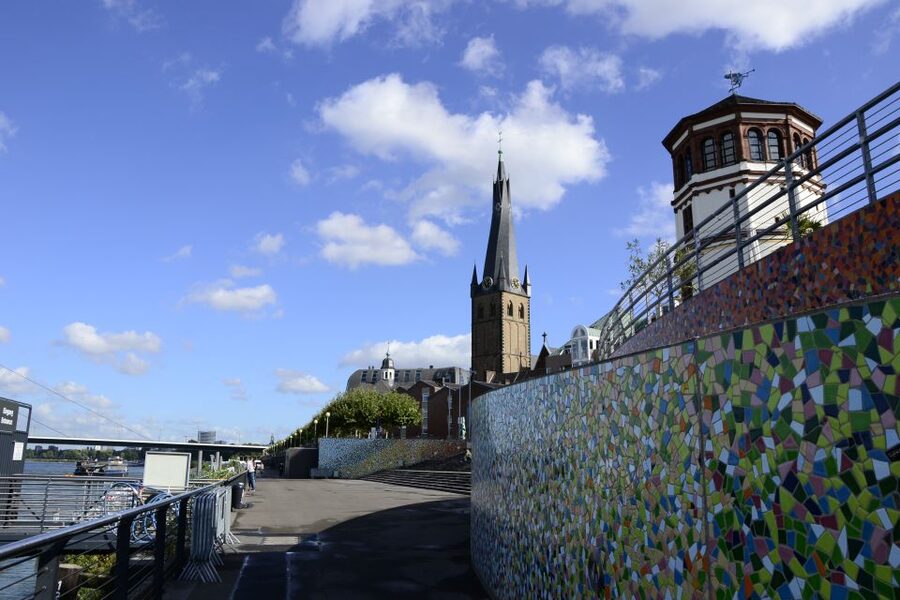 Düsseldorf: Guided Old Town Tour with Beer Break - Getting dinner, nightlife, and neighborhood advice