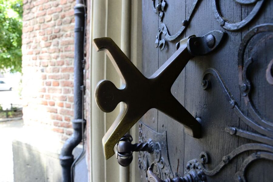 Düsseldorf: Guided Old Town Tour with Beer Break - How the guide affects the experience