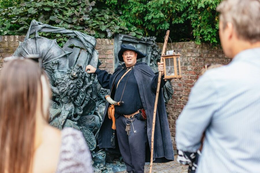 Düsseldorf: Guided Tour with a Night Watchman - Key points to know before booking