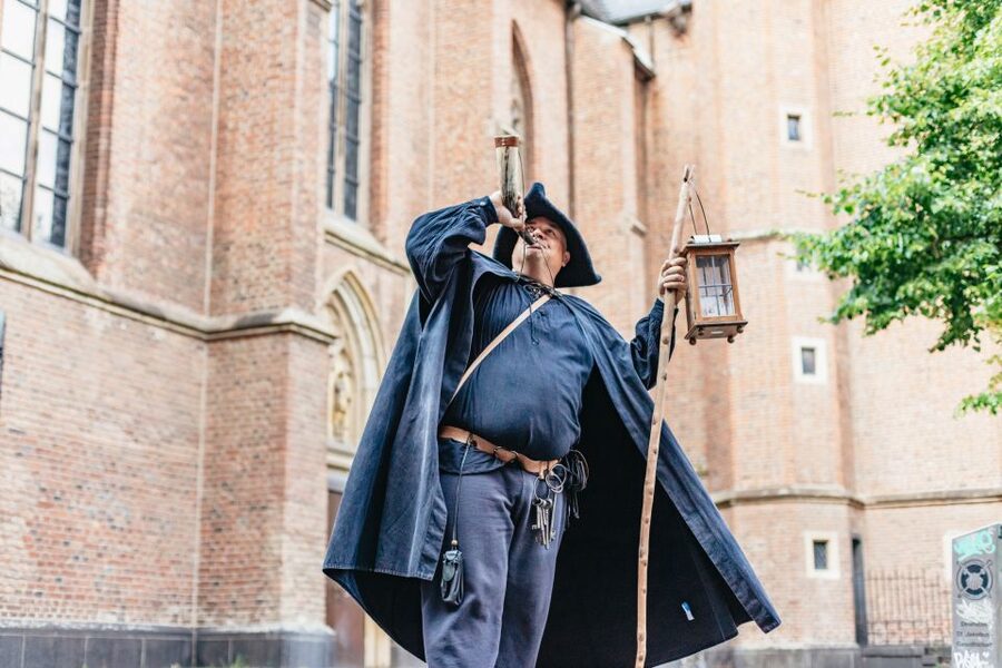 Düsseldorf: Guided Tour with a Night Watchman - Starting outside the Kunstakademie Düsseldorf